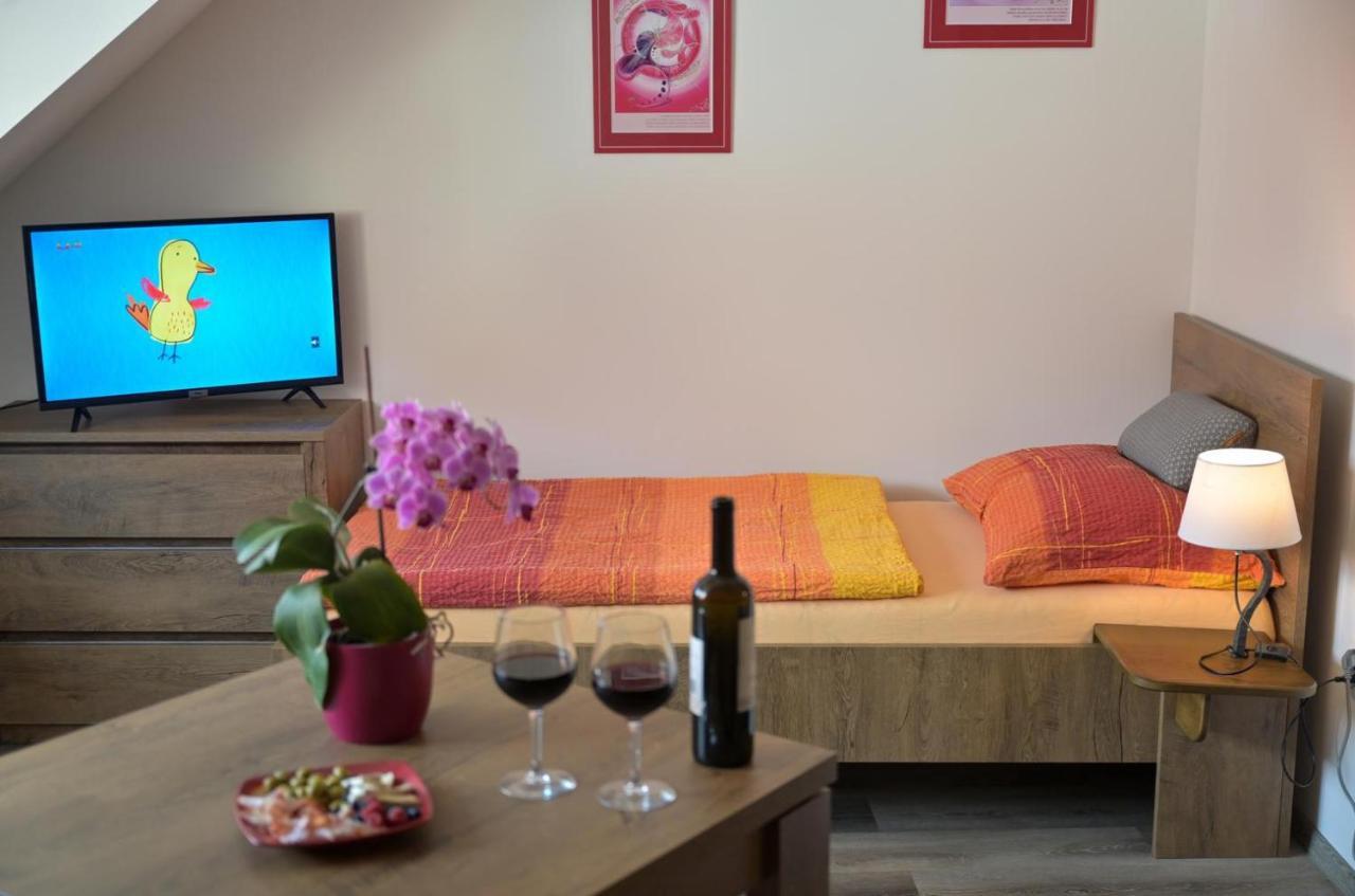 Penzion A Wellness U Trebonske Madony Eksteriør billede